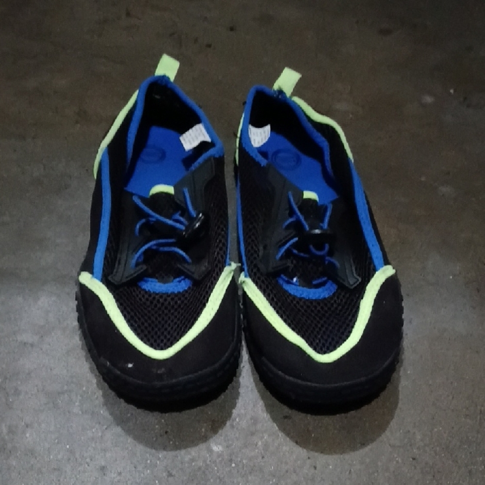 wonder nation Black and Blue Kids Water Shoes with Lime Trim